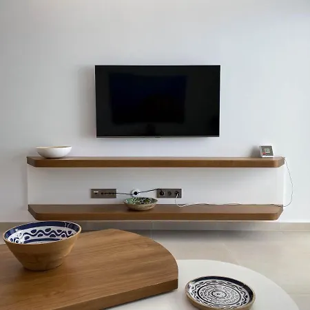 Marina Suites 6 *